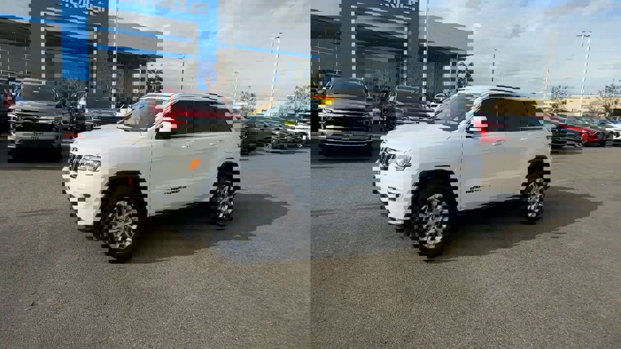 Used 2022 Jeep Grand Cherokee Laredo X image 3