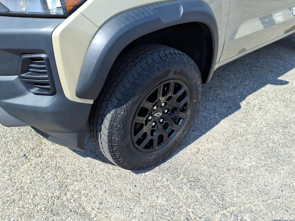 Used 2023 Chevrolet Colorado Trail Boss w/ Advanced Trailering Package AWD/4WD image 4