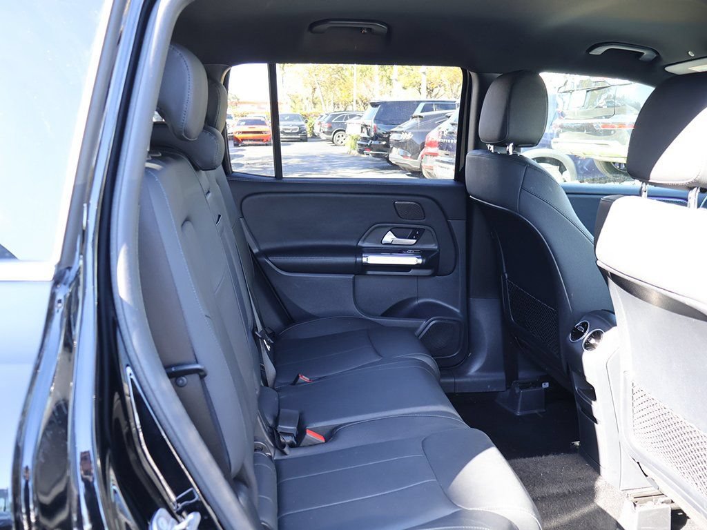 Used 2025 Mercedes-Benz GLB 250 w/ Driver Assistance Package image 35