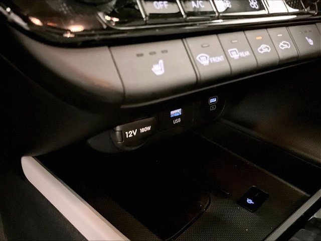 Used 2025 Hyundai Elantra Limited FWD image 31