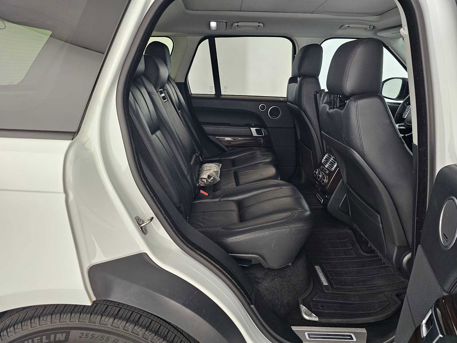 Used 2015 Land Rover Range Rover image 12