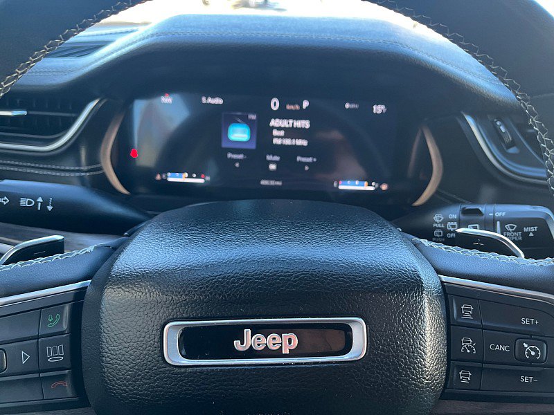 Used 2023 Jeep Grand Cherokee Limited w/ Luxury Tech Group II image 21