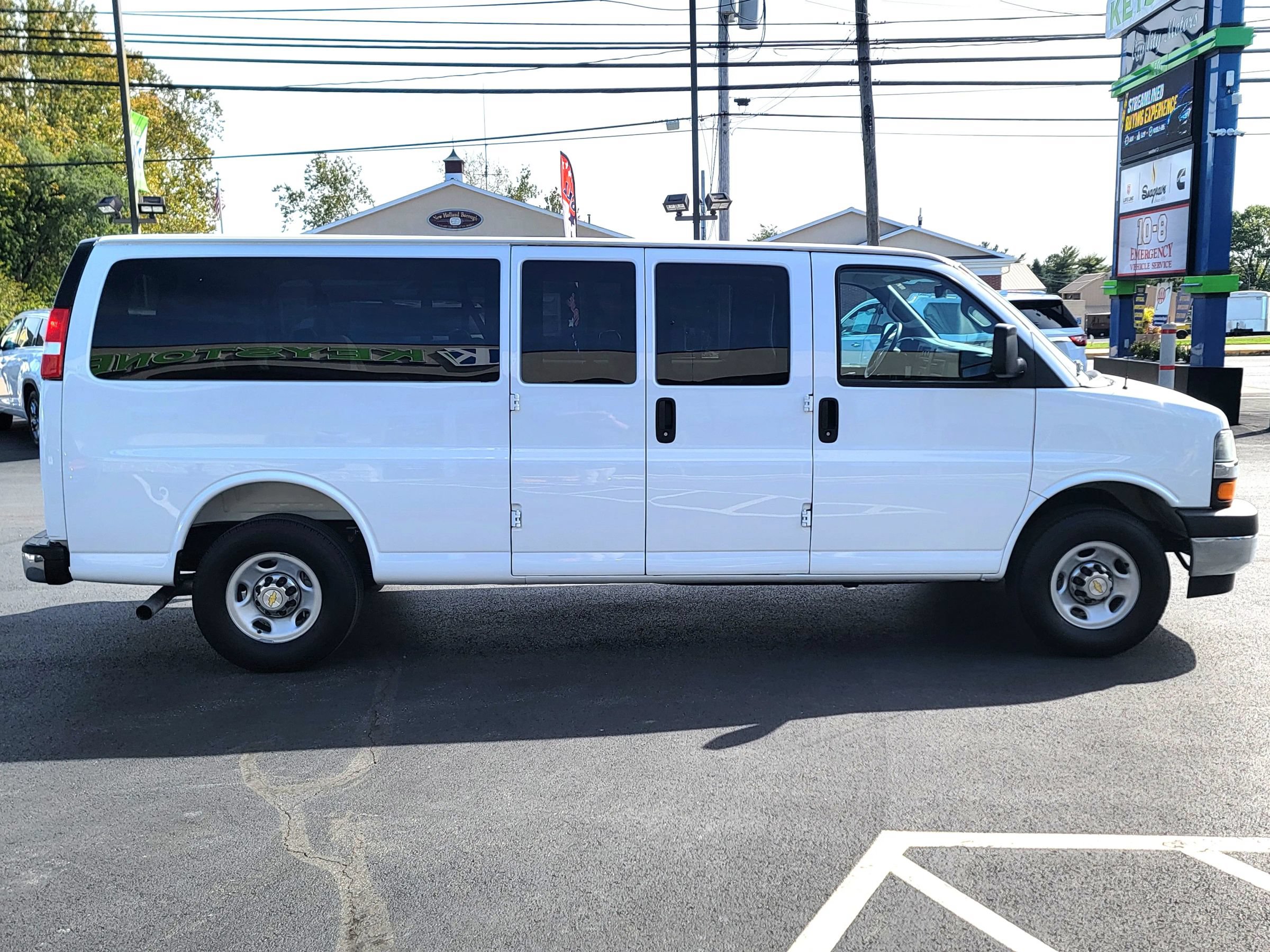 Used 2025 Chevrolet Express 3500 LT w/ LT Preferred Equipment Group RWD image 4