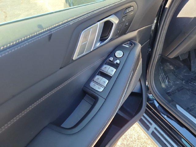 Used 2026 BMW X7 xDrive40i AWD/4WD image 17