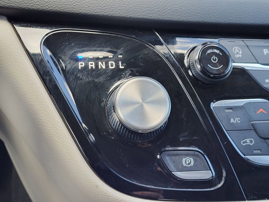 Used 2023 Chrysler Pacifica Touring-L FWD image 11