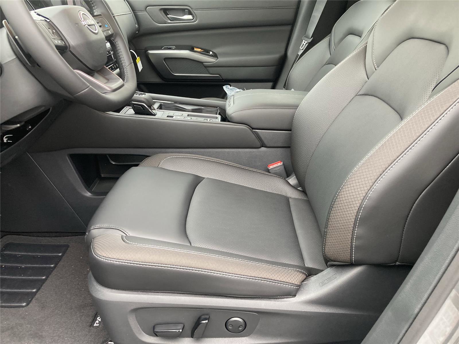 New 2026 Nissan Pathfinder SL image 27