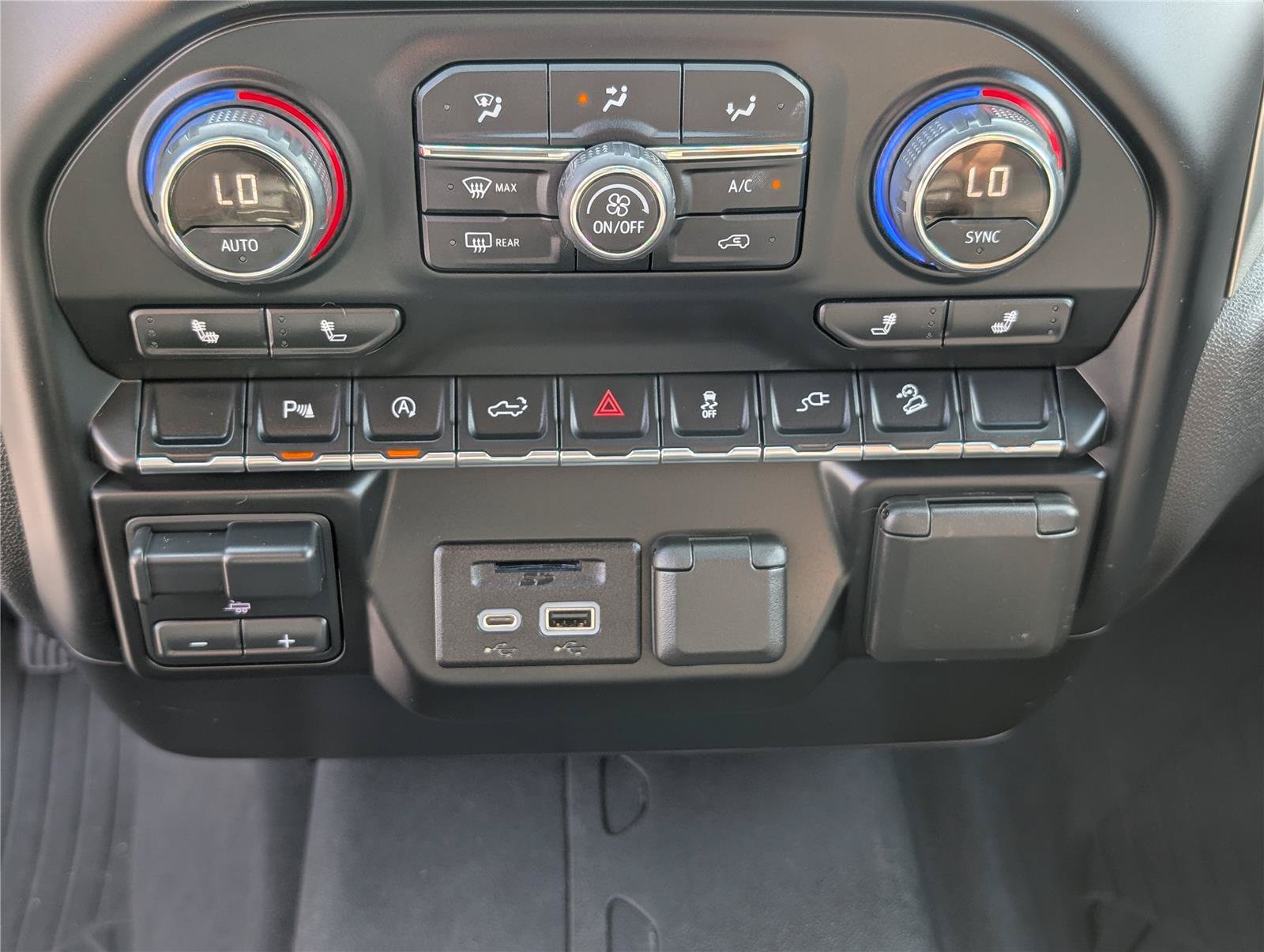 Used 2020 Chevrolet Silverado 1500 LT w/ All-Star Edition AWD/4WD image 25