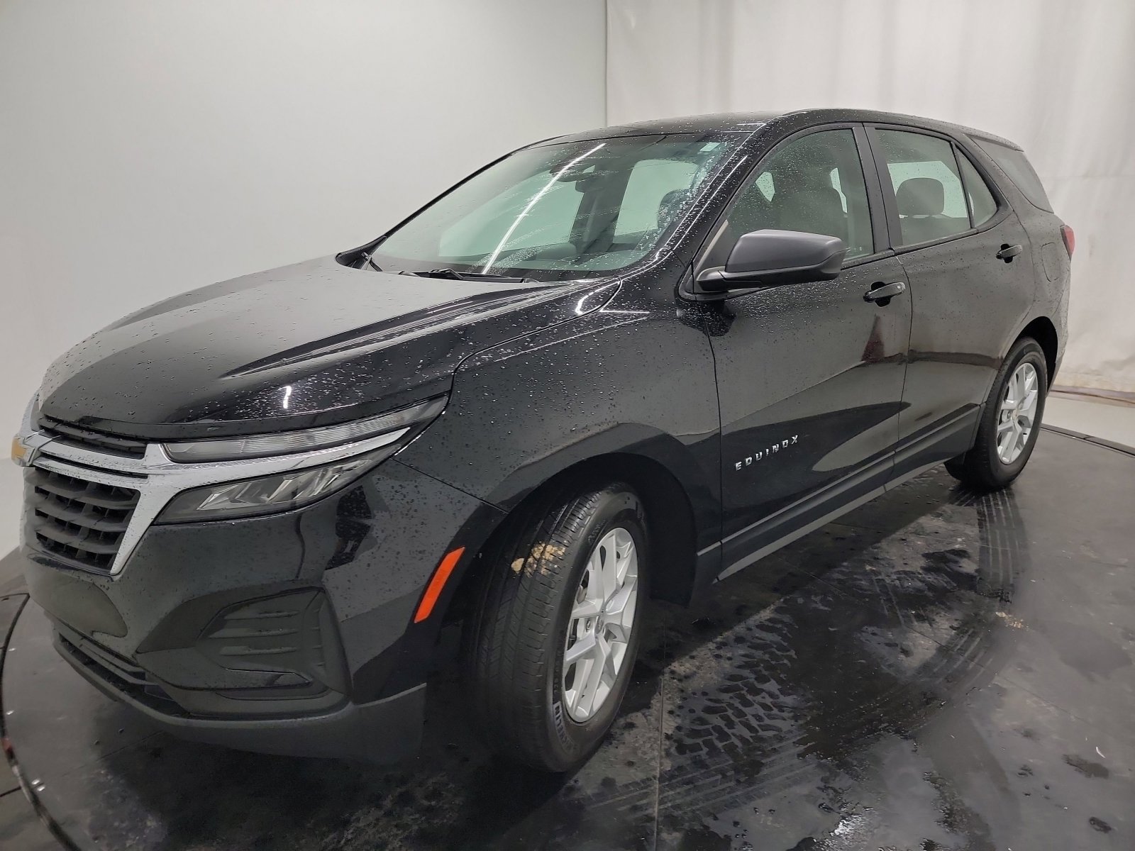 Used 2023 Chevrolet Equinox LS image 3