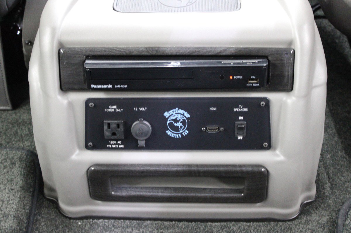 Used 2025 Chevrolet Express 2500 Extended w/ Driver Convenience Package image 17