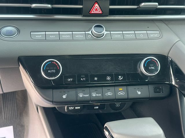 Used 2024 Hyundai Elantra SEL w/ Convenience Package FWD image 28