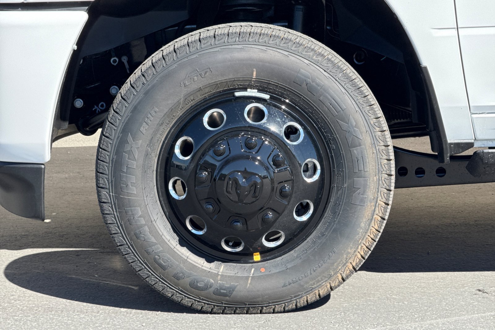 New 2026 RAM 3500 Laramie AWD/4WD image 28