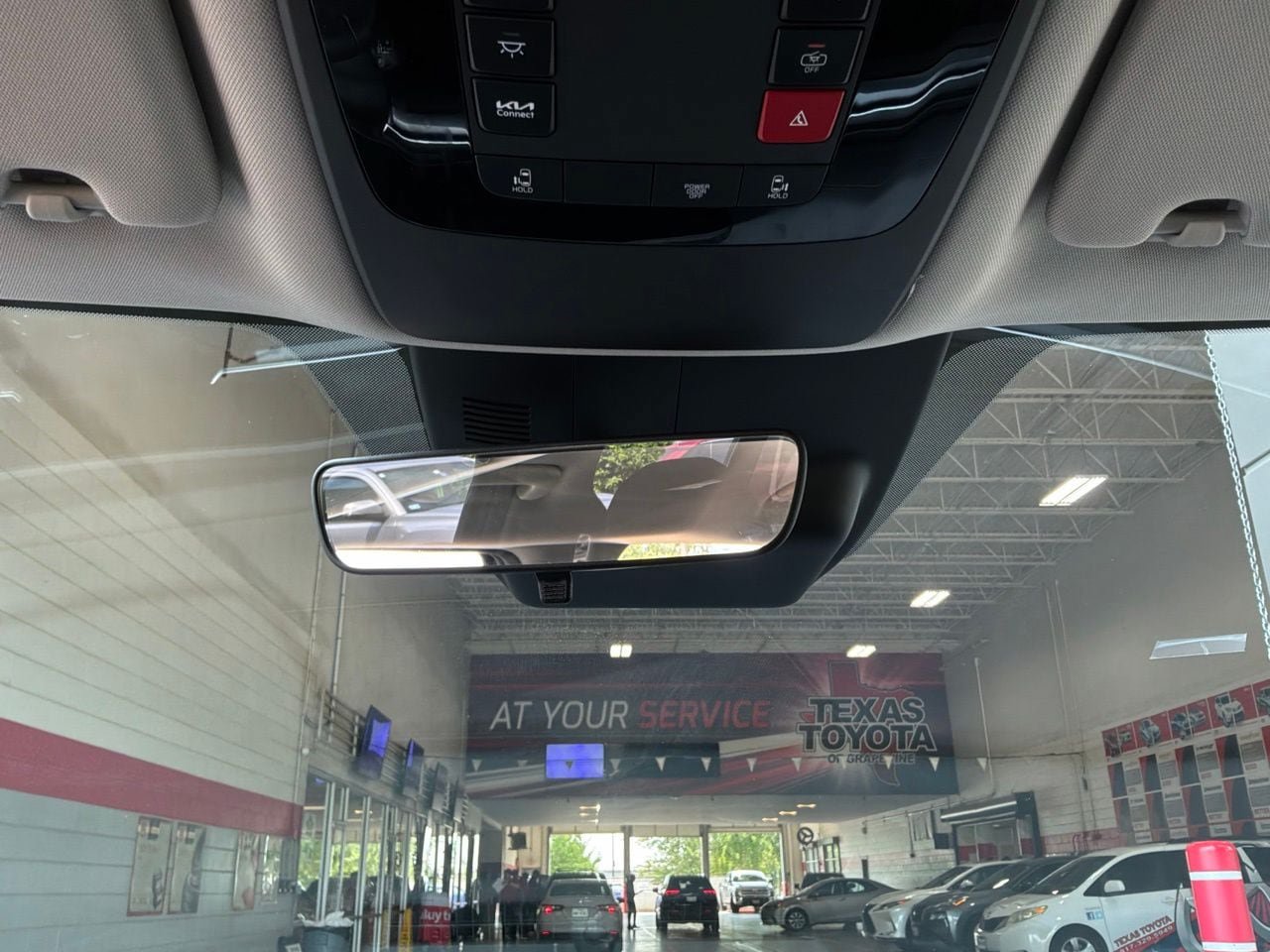 Used 2026 Kia Carnival FWD image 19