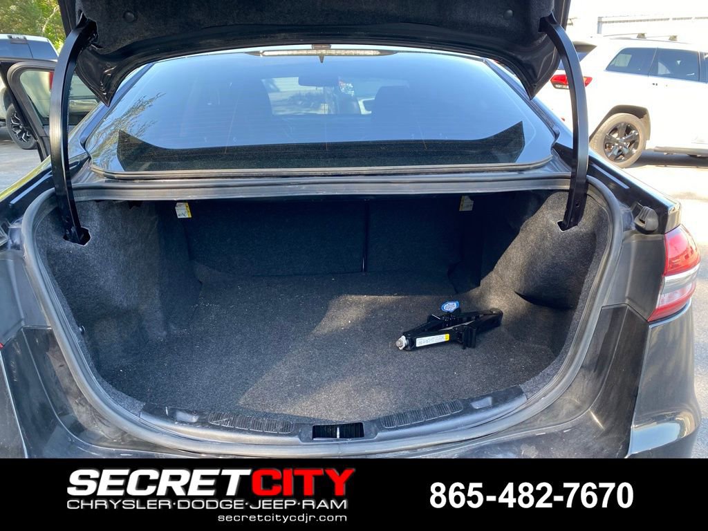 Used 2019 Ford Fusion SEL FWD image 18