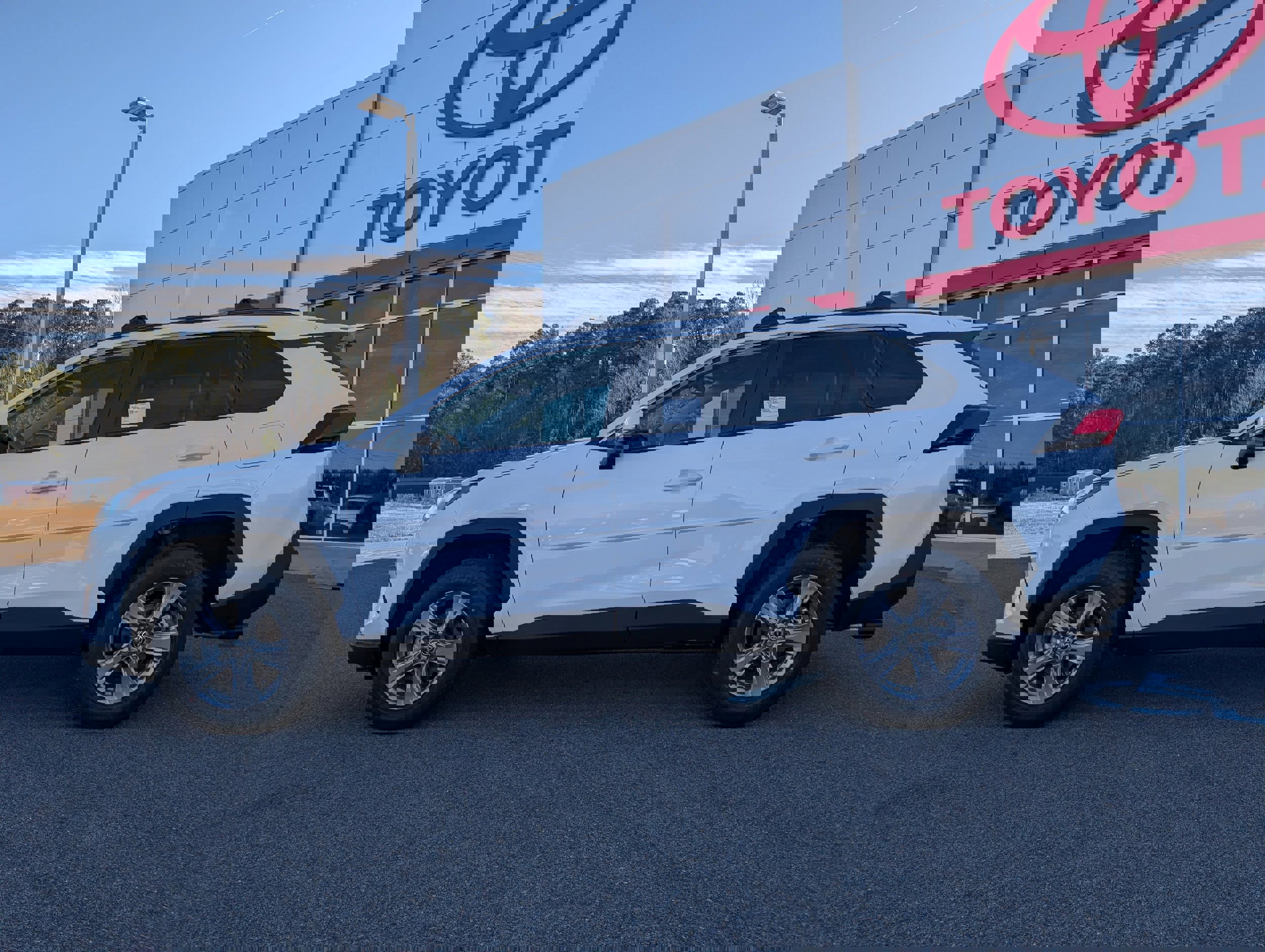 New 2025 Toyota RAV4 XLE video 2
