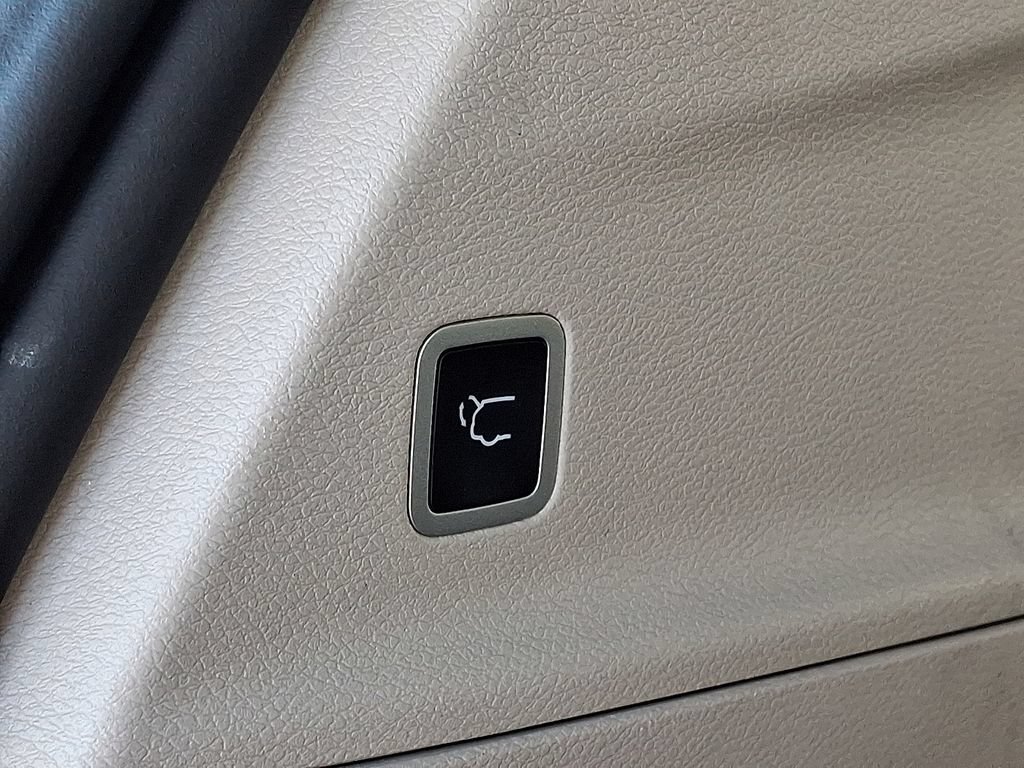 Used 2023 Chrysler Pacifica Touring-L FWD image 31