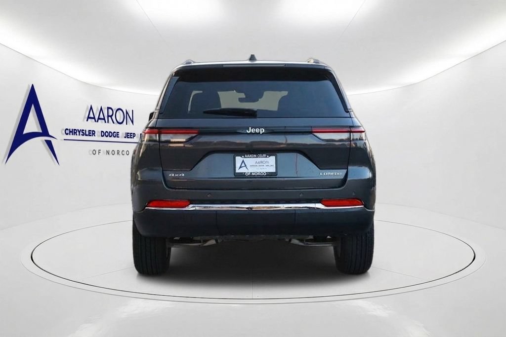 Used 2025 Jeep Grand Cherokee Laredo X w/ Trailer Tow Package AWD/4WD image 3