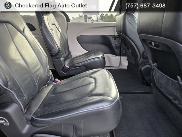 Used 2018 Chrysler Pacifica Limited image 48