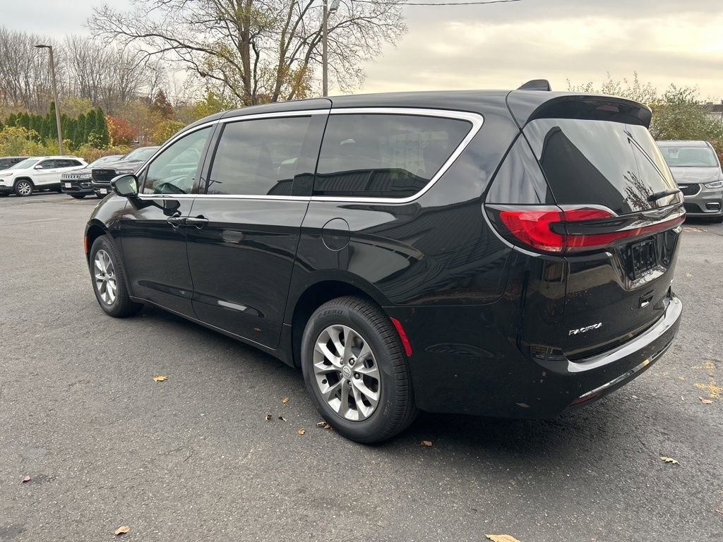 New 2026 Chrysler Pacifica Select image 8