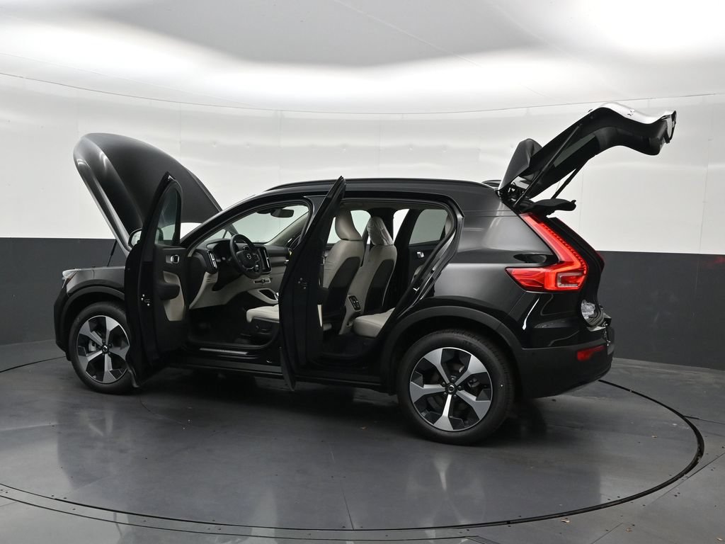 New 2026 Volvo XC40 B5 Plus w/ Protection Package Premier AWD/4WD image 32