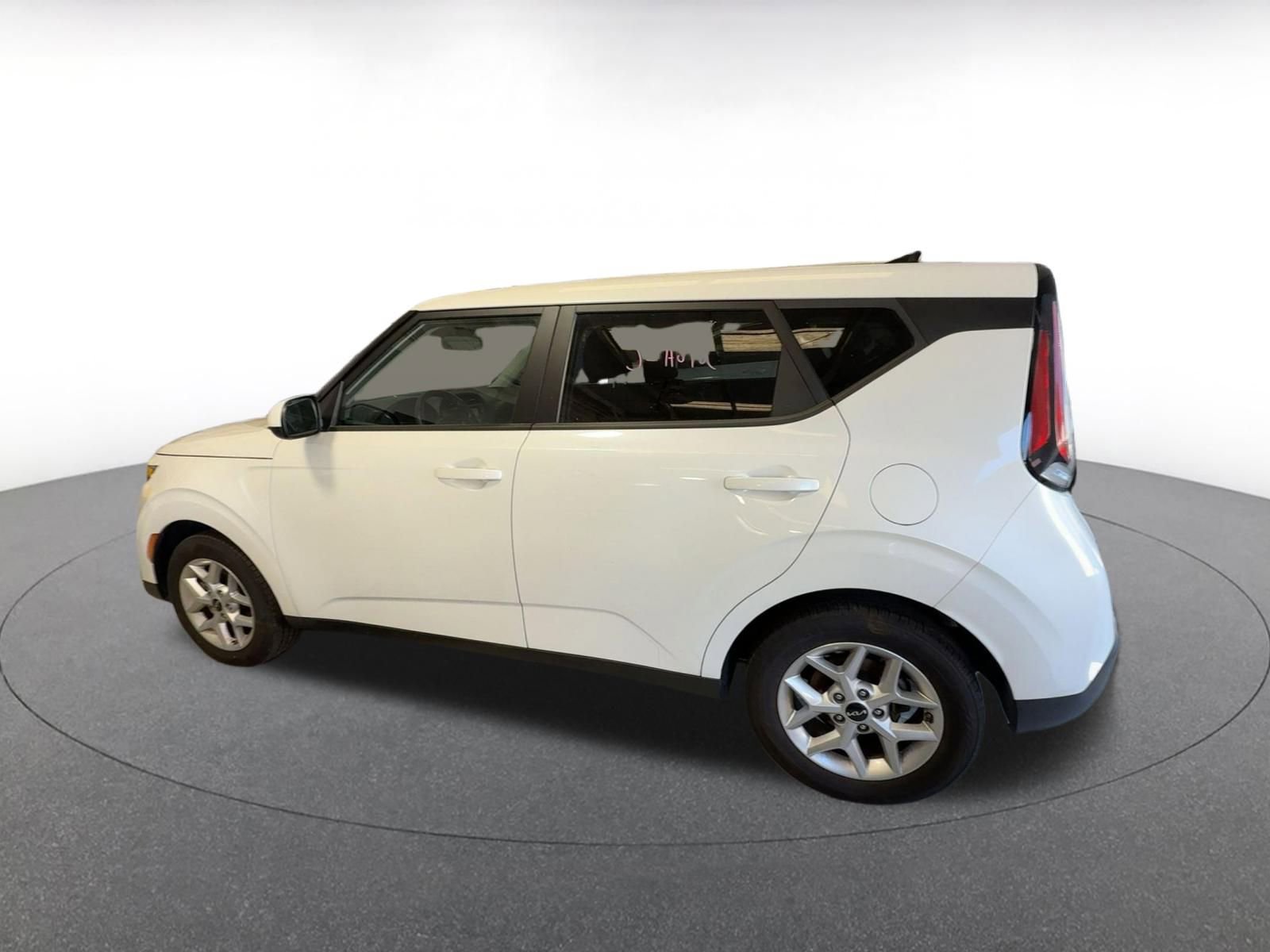 Used 2025 Kia Soul LX w/ LX Technology Package image 3