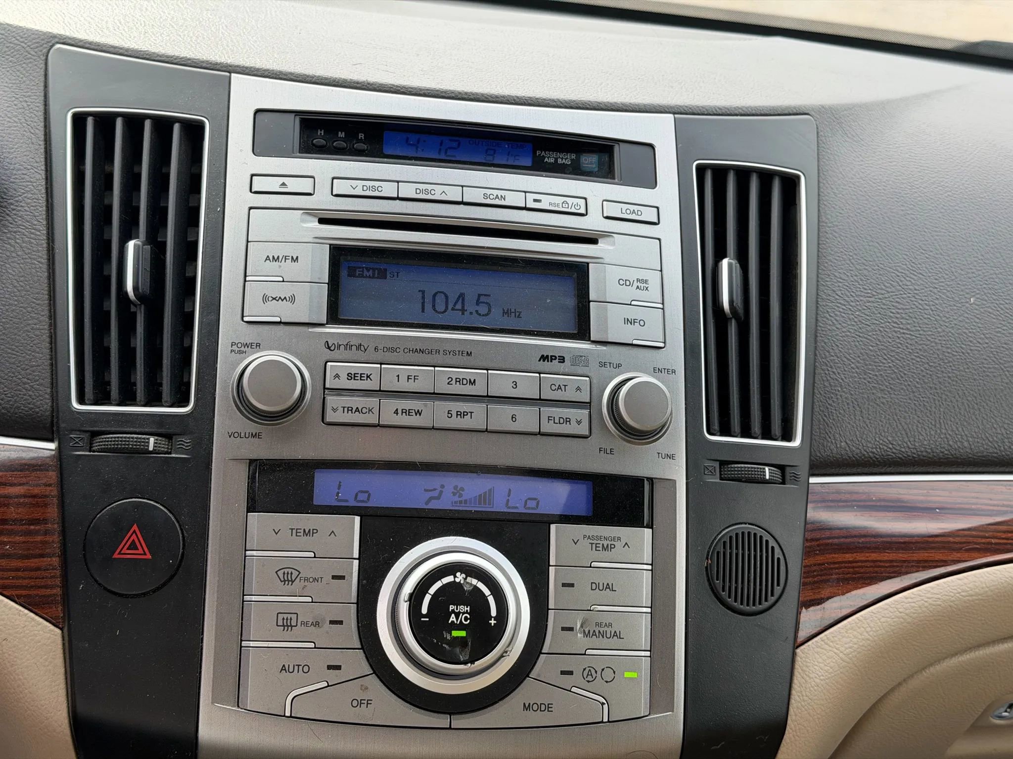 Used 2012 Hyundai Veracruz Limited w/ Entertainment Pkg image 9