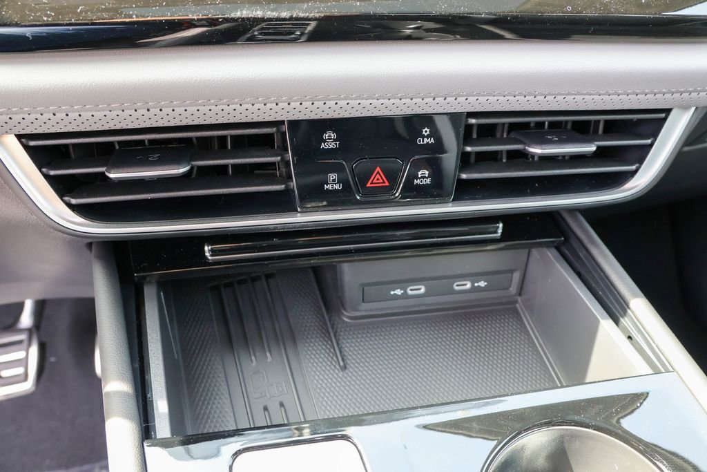 New 2025 Volkswagen Atlas Peak Edition SE image 31