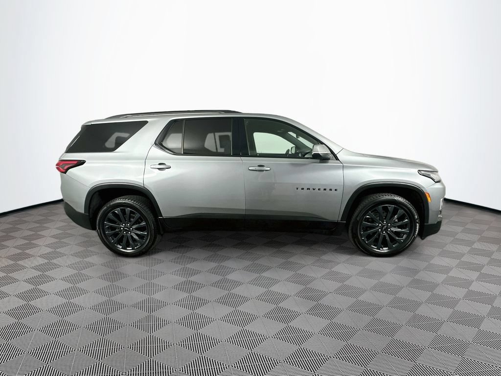 Used 2023 Chevrolet Traverse RS FWD image 11