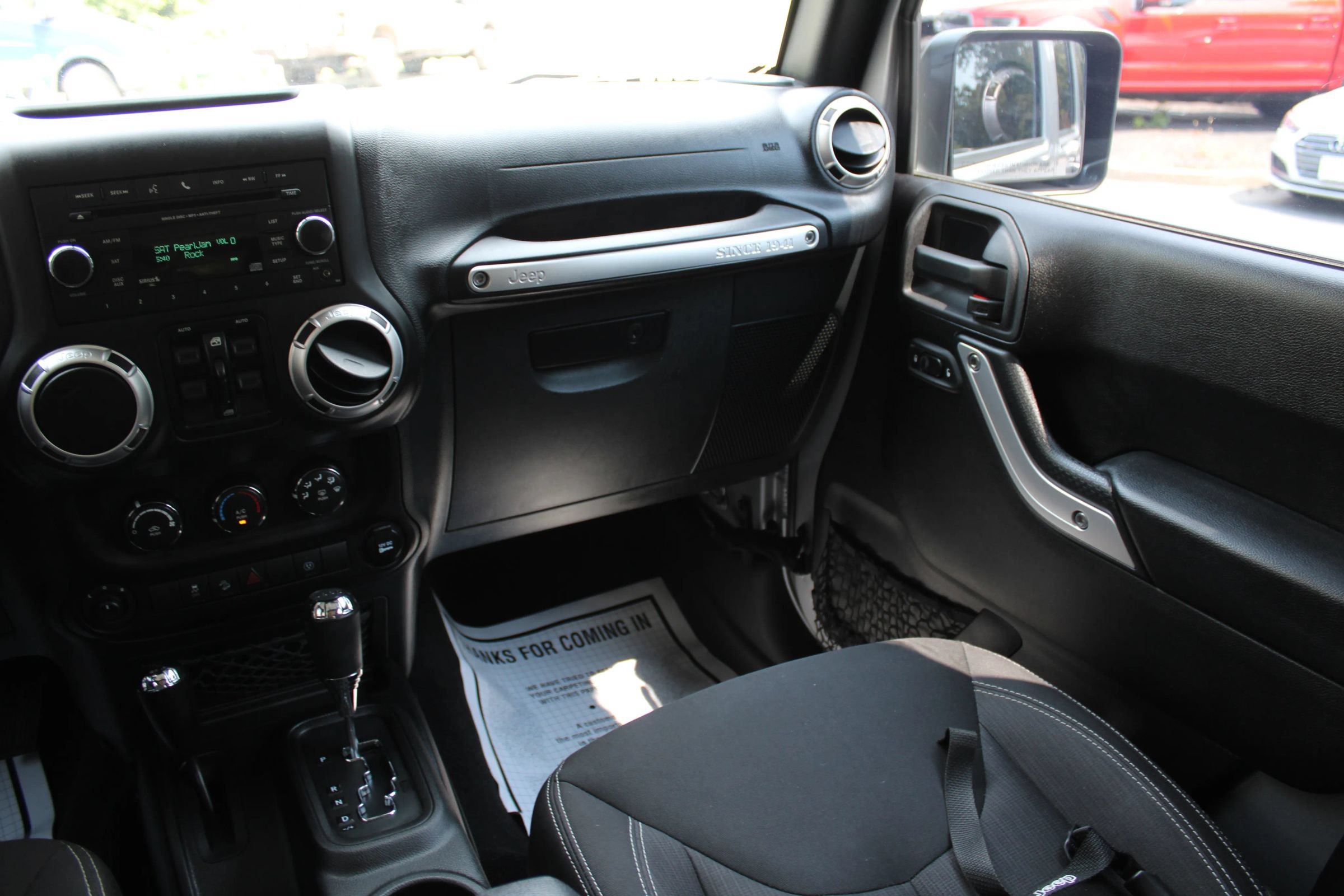 Used 2015 Jeep Wrangler Unlimited Sahara w/ Connectivity Group AWD/4WD image 15