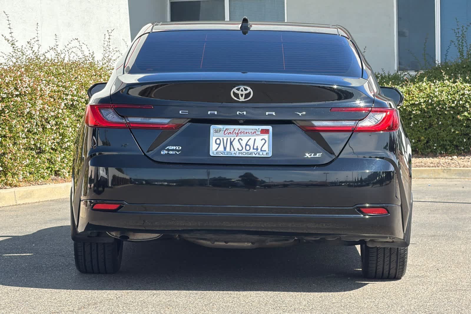 Used 2025 Toyota Camry XLE AWD/4WD image 8