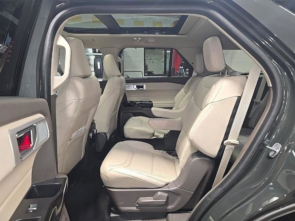 Used 2022 Ford Explorer Platinum w/ Equipment Group 601A image 27