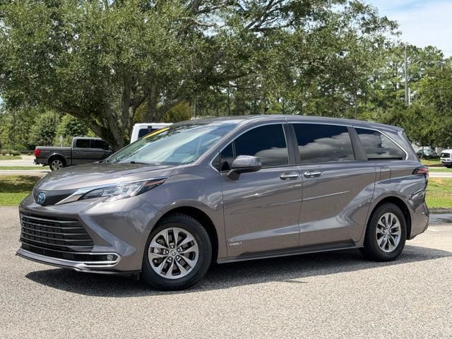 Used 2021 Toyota Sienna XLE AWD/4WD image 1