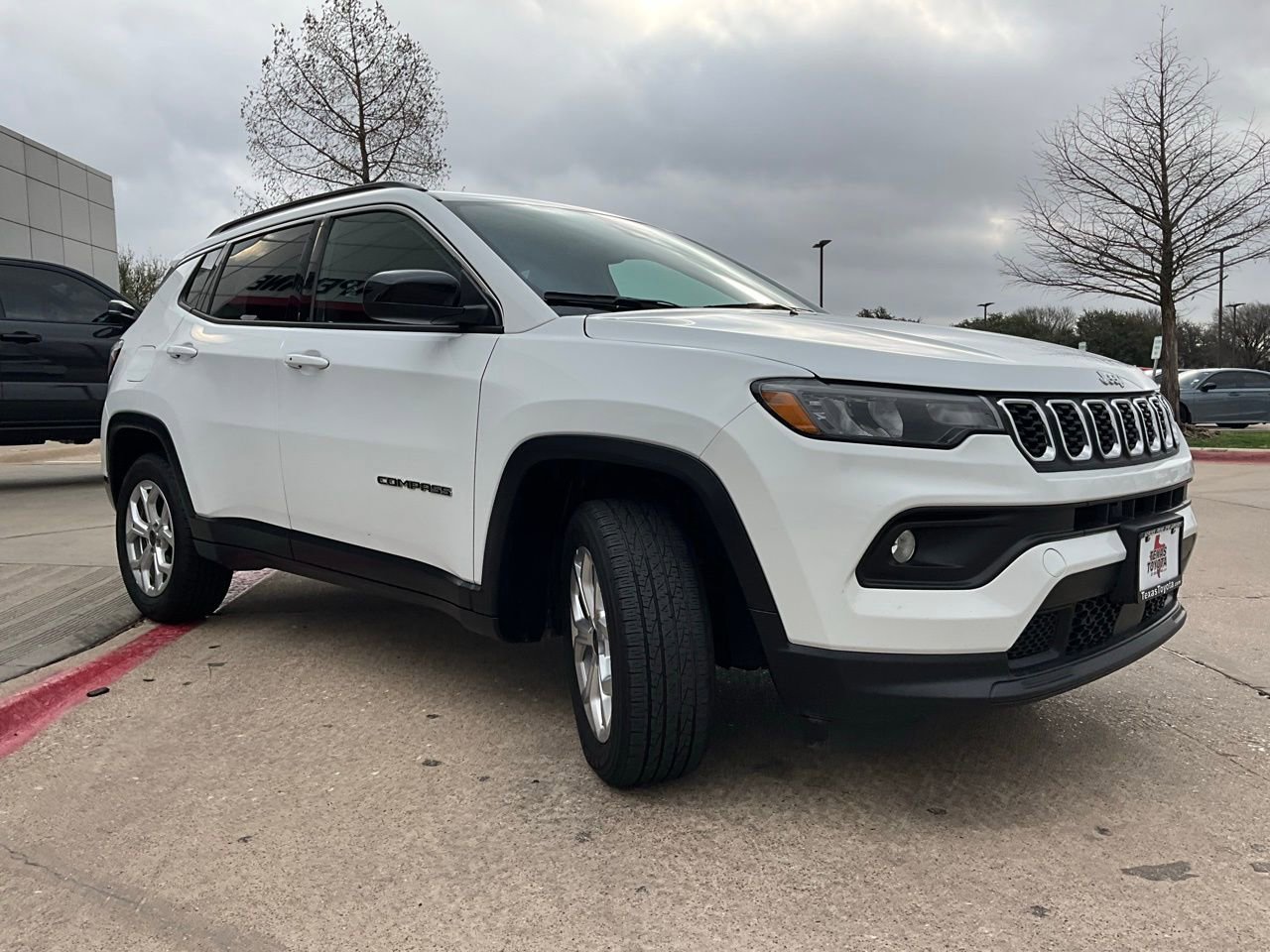 Used 2025 Jeep Compass Latitude image 4