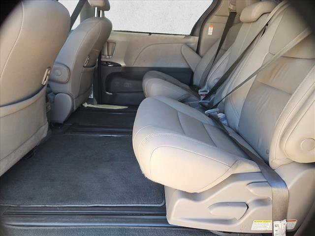 Used 2018 Toyota Sienna XLE w/ XLE Navigation Package FWD image 26