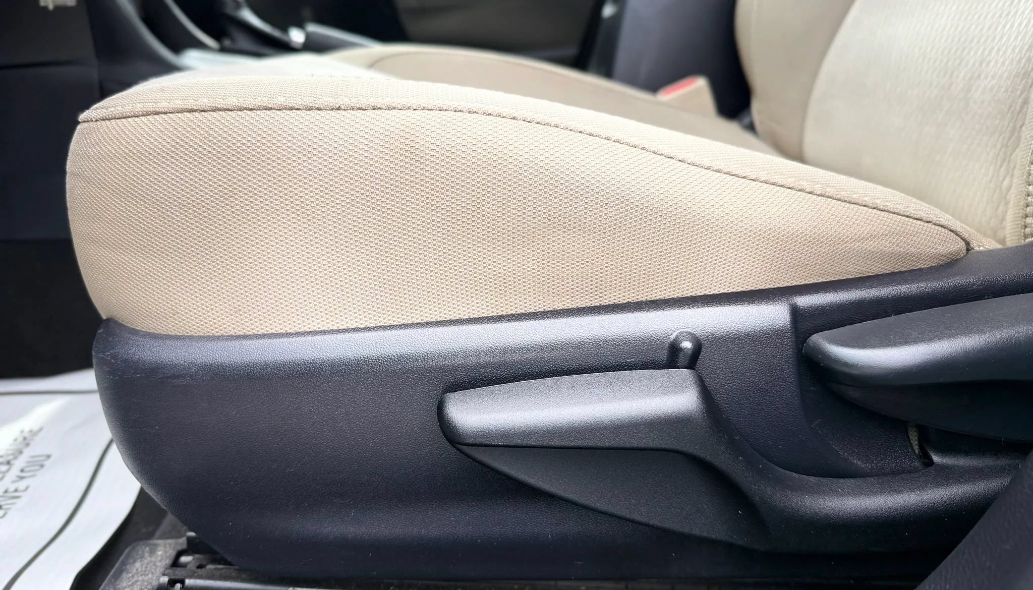 Used 2016 Toyota Corolla LE FWD image 23