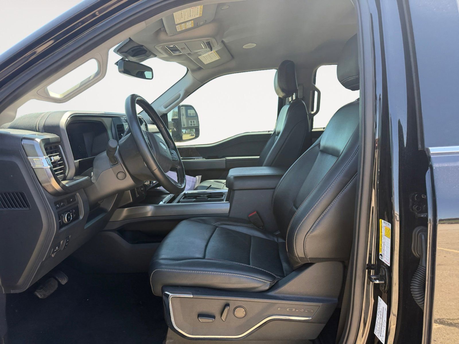 Used 2023 Ford F250 Lariat w/ Lariat Ultimate Package AWD/4WD image 9