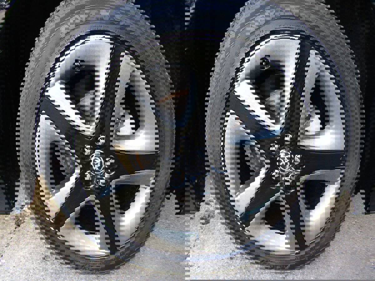 Used 2021 Toyota Prius XLE image 34