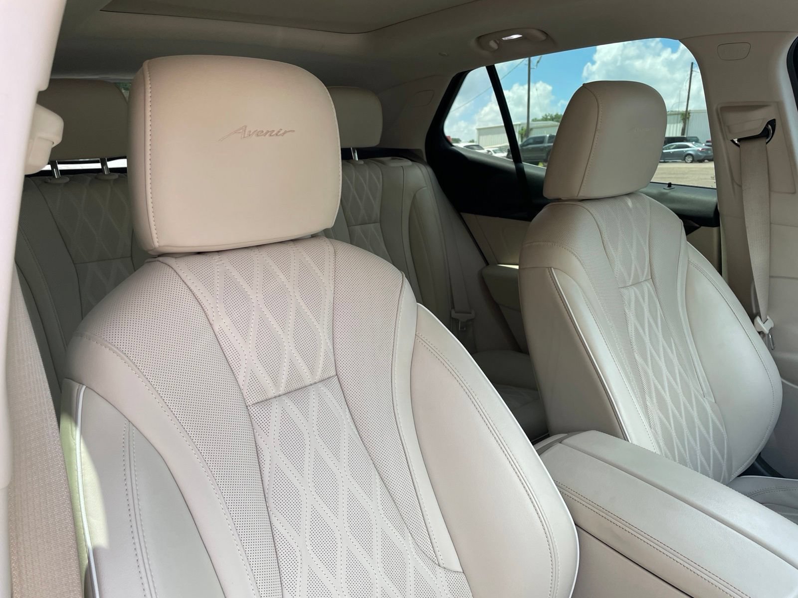 Used 2023 Buick Envision Avenir AWD/4WD image 38