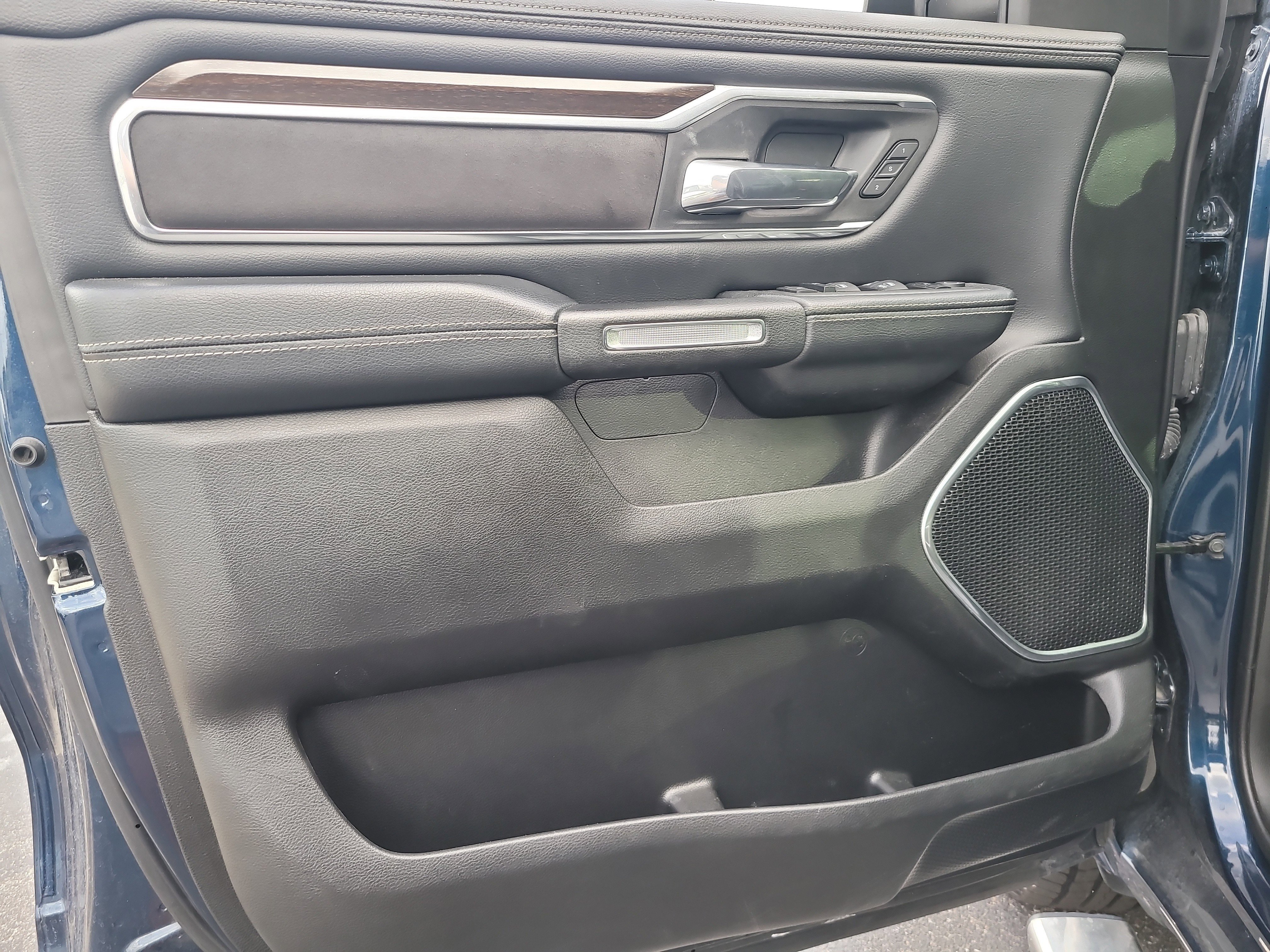Used 2022 RAM 1500 Laramie RWD image 16