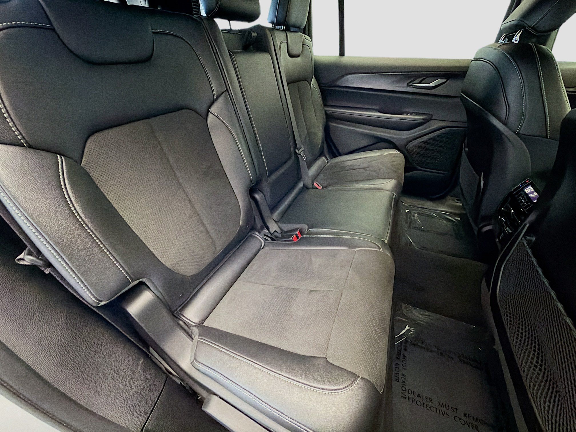 Used 2024 Jeep Grand Cherokee L Altitude RWD image 15