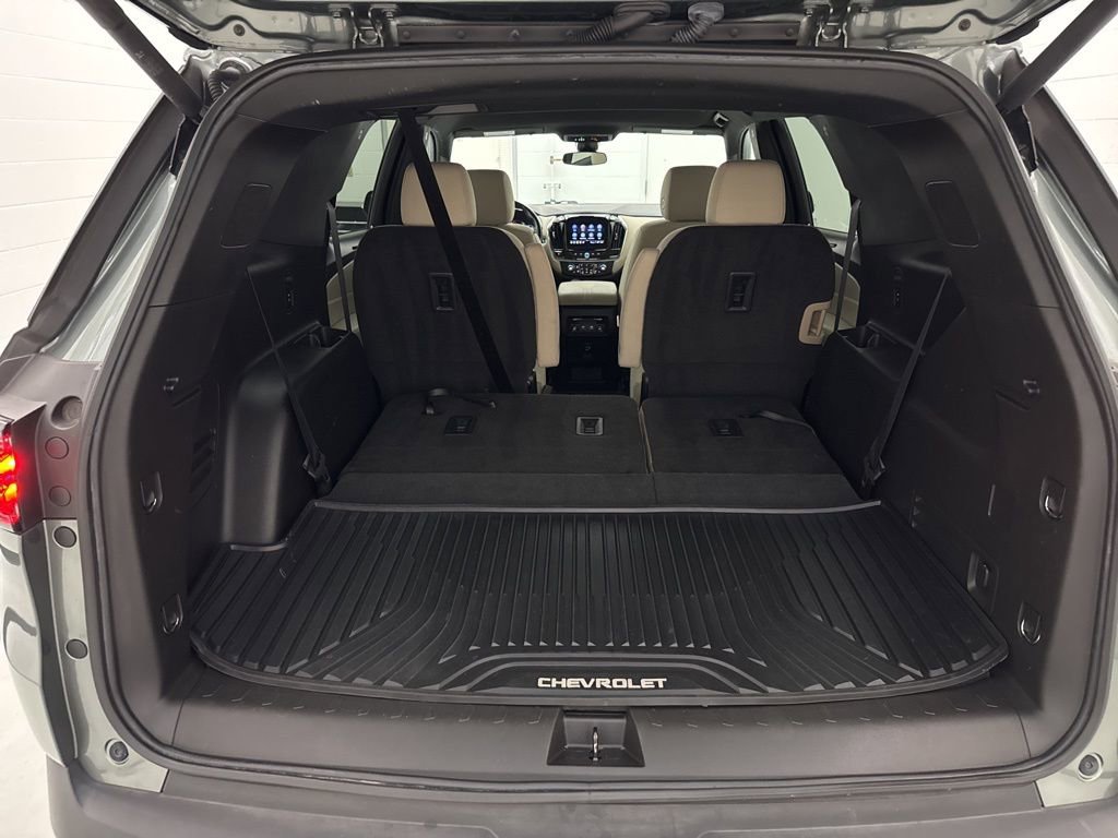 Used 2022 Chevrolet Traverse LT image 11