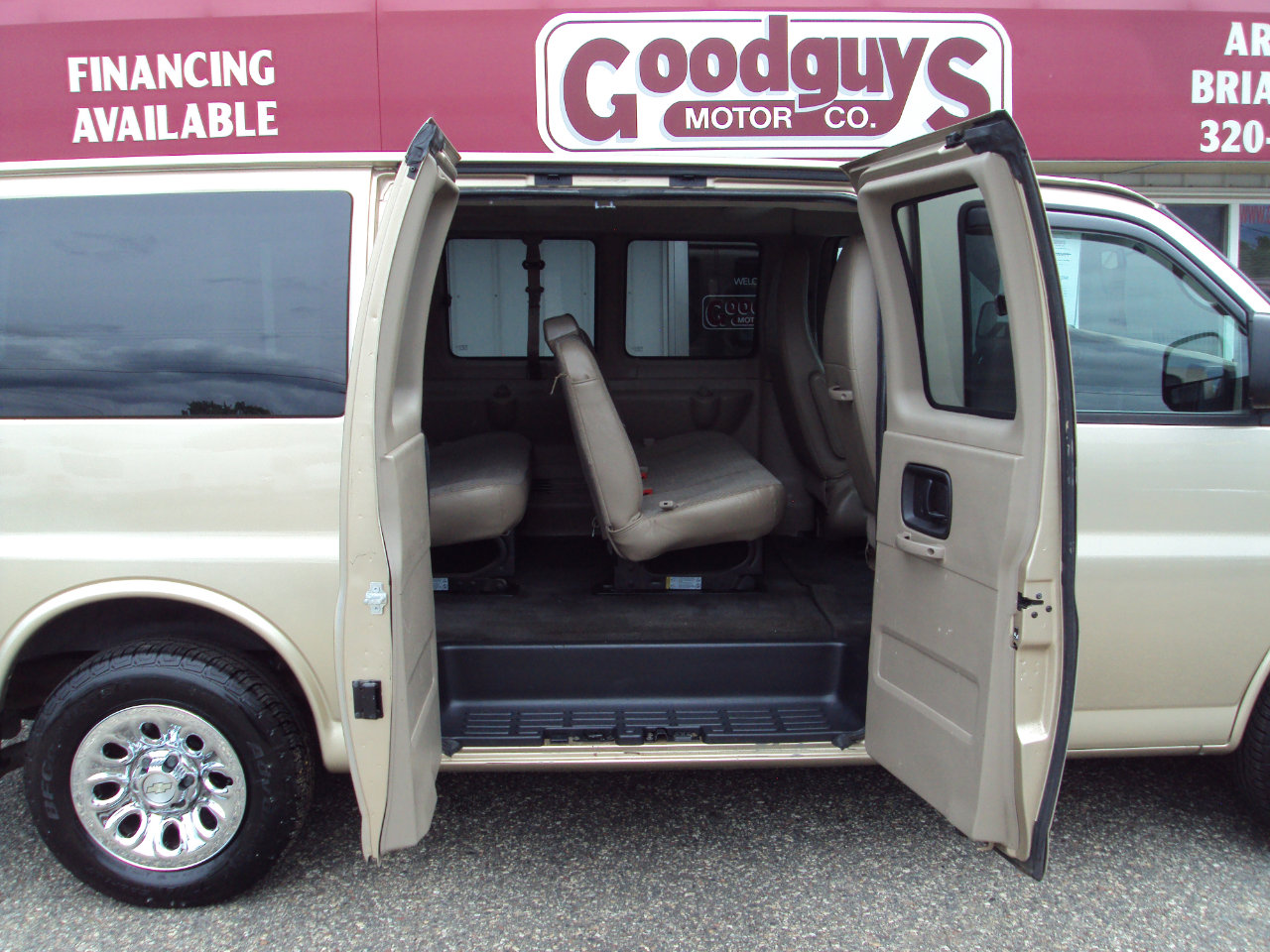 Used 2011 Chevrolet Express 1500 LT w/ LT Preferred Equipment Group image 12