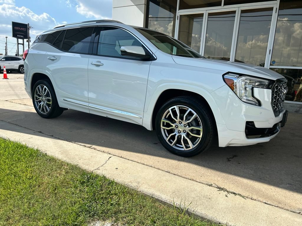 Used 2023 GMC Terrain Denali w/ LPO, Floor Liner Package AWD/4WD image 2