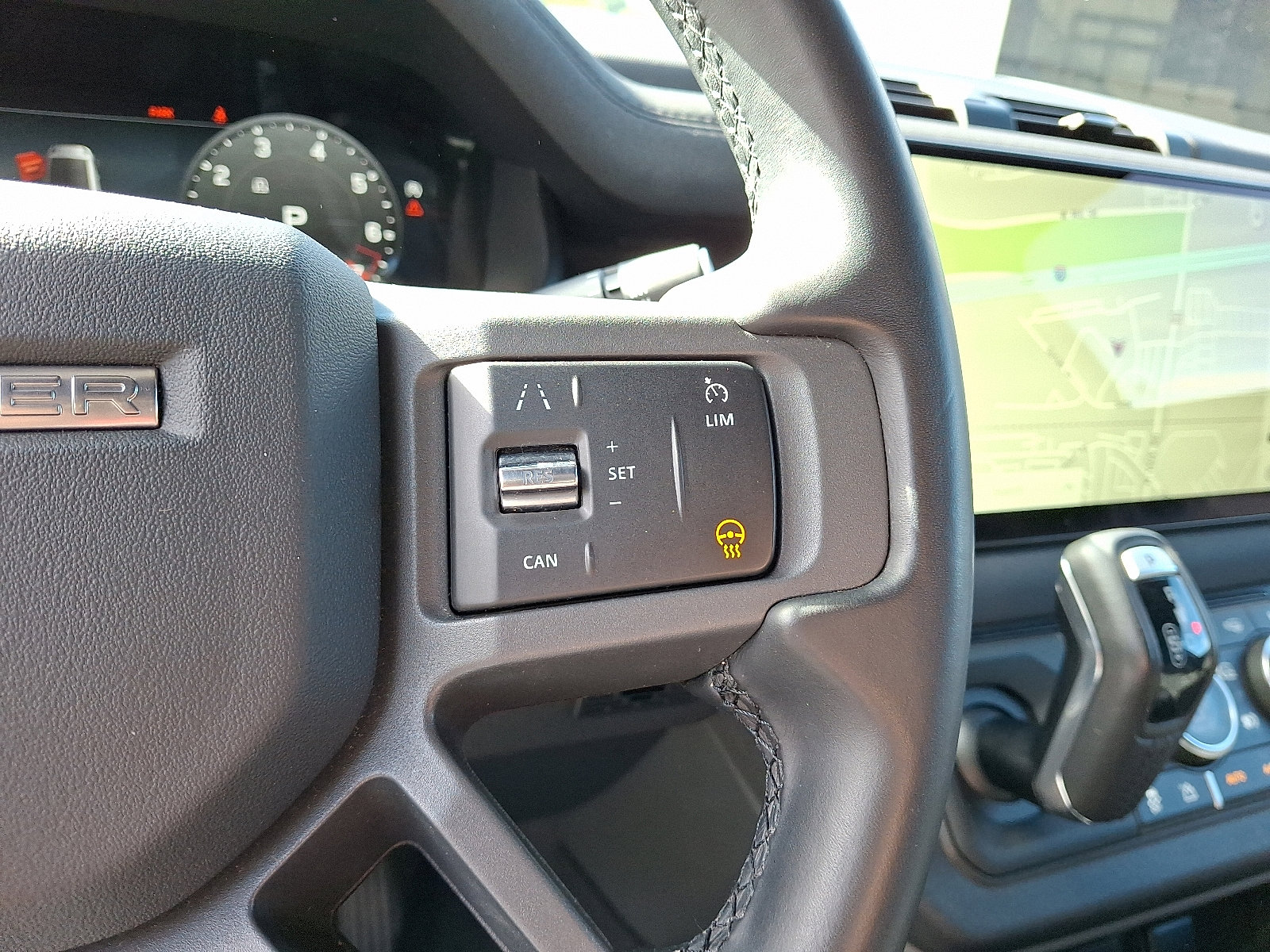 Used 2023 Land Rover Defender 130 X-Dynamic SE image 21