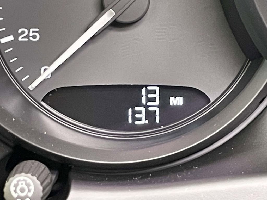 New 2025 Porsche Macan Base image 47