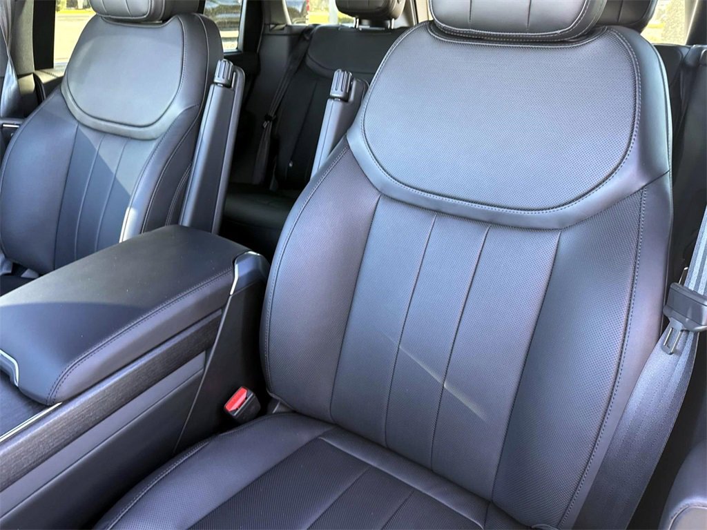 New 2026 Land Rover Range Rover SE image 17