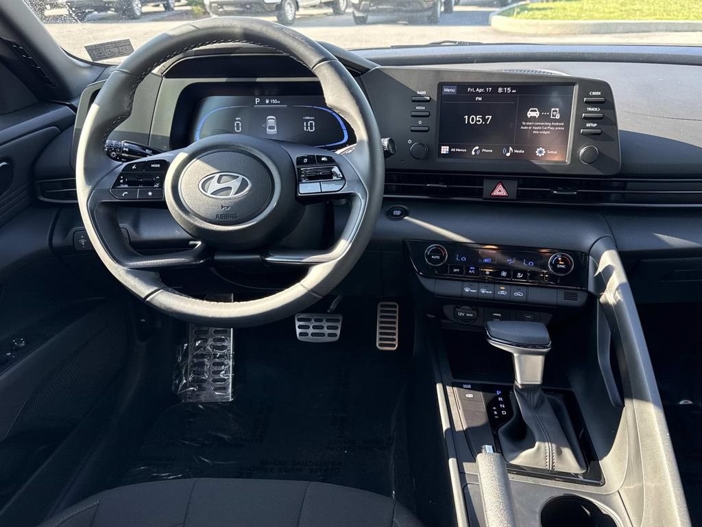 Used 2025 Hyundai Elantra Sport FWD image 3