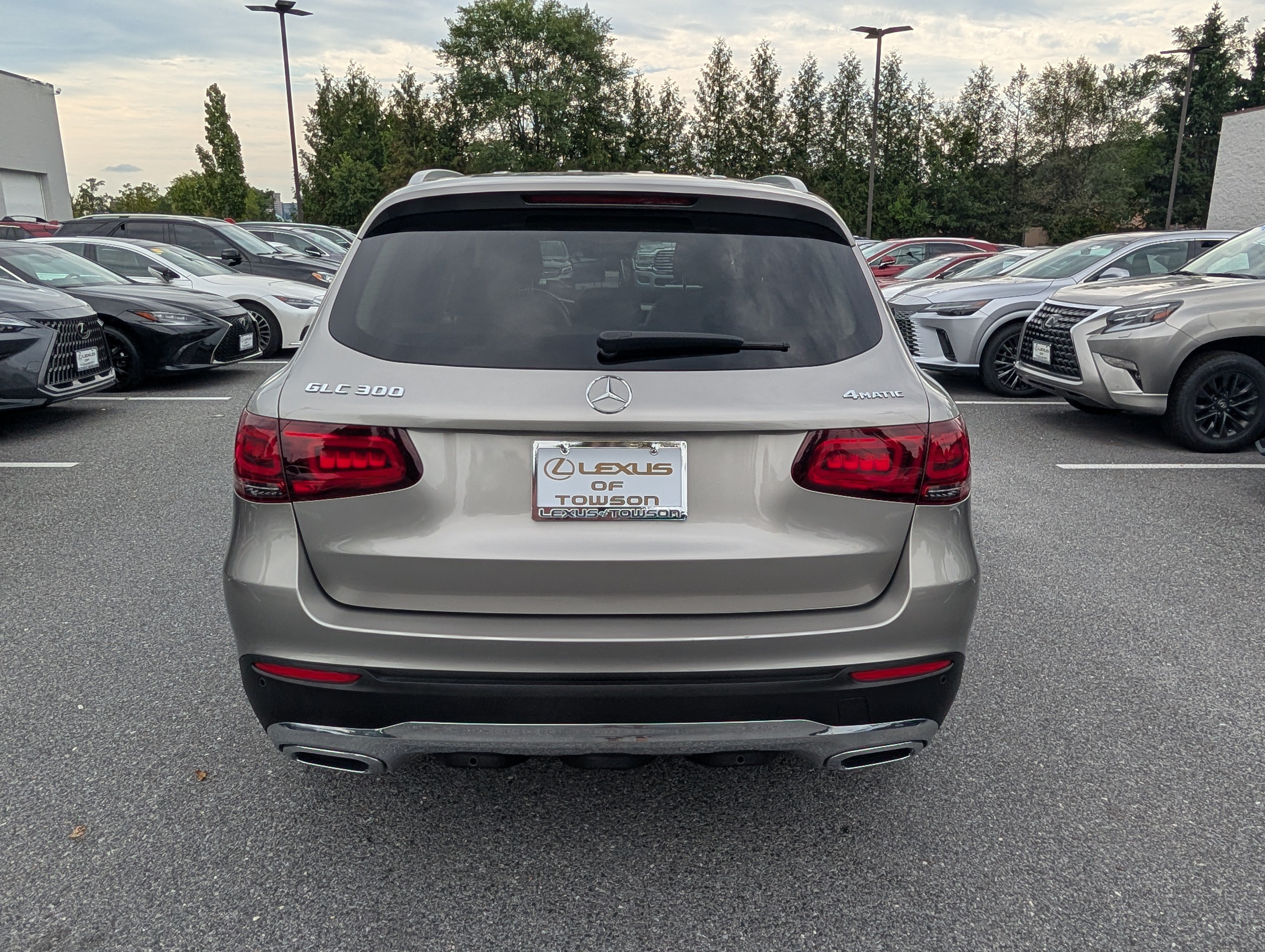 Used 2021 Mercedes-Benz GLC 300 4MATIC image 4