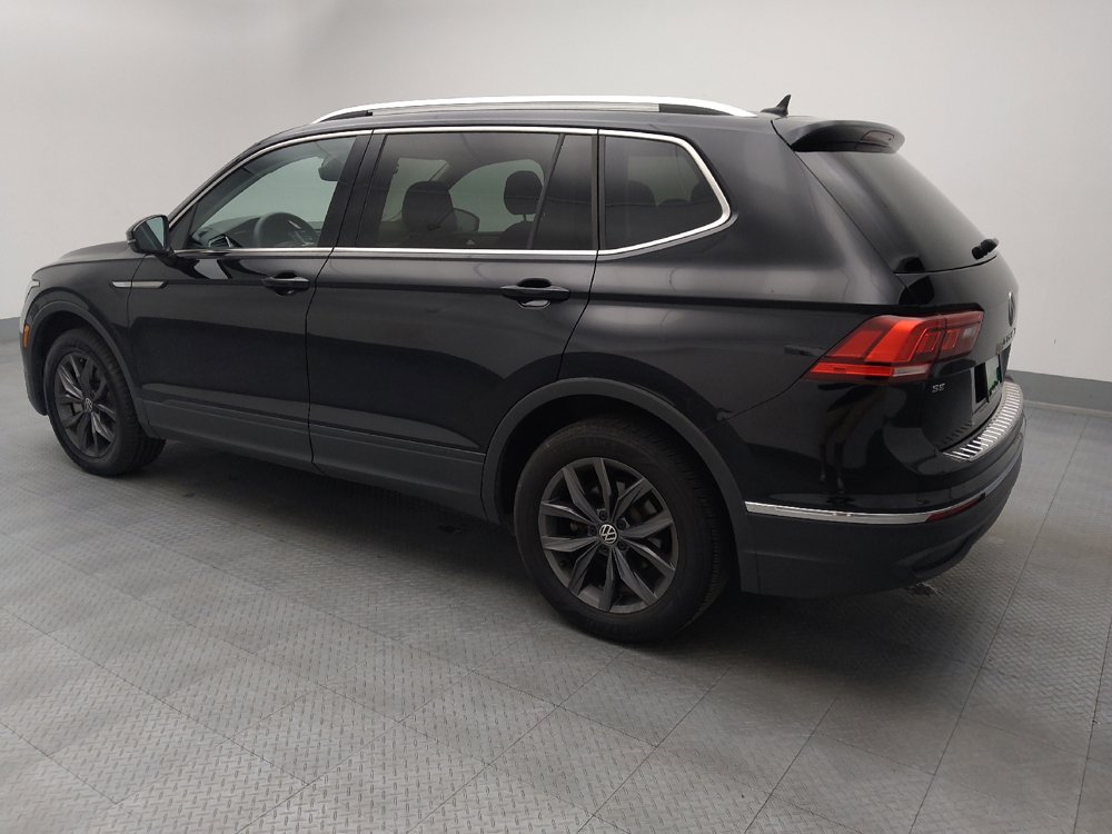 Used 2023 Volkswagen Tiguan SE w/ Panoramic Sunroof Package FWD image 3