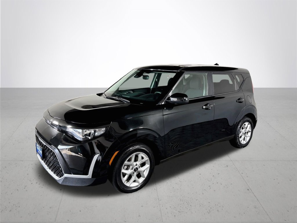 Used 2024 Kia Soul LX w/ Option Group 015 FWD image 2