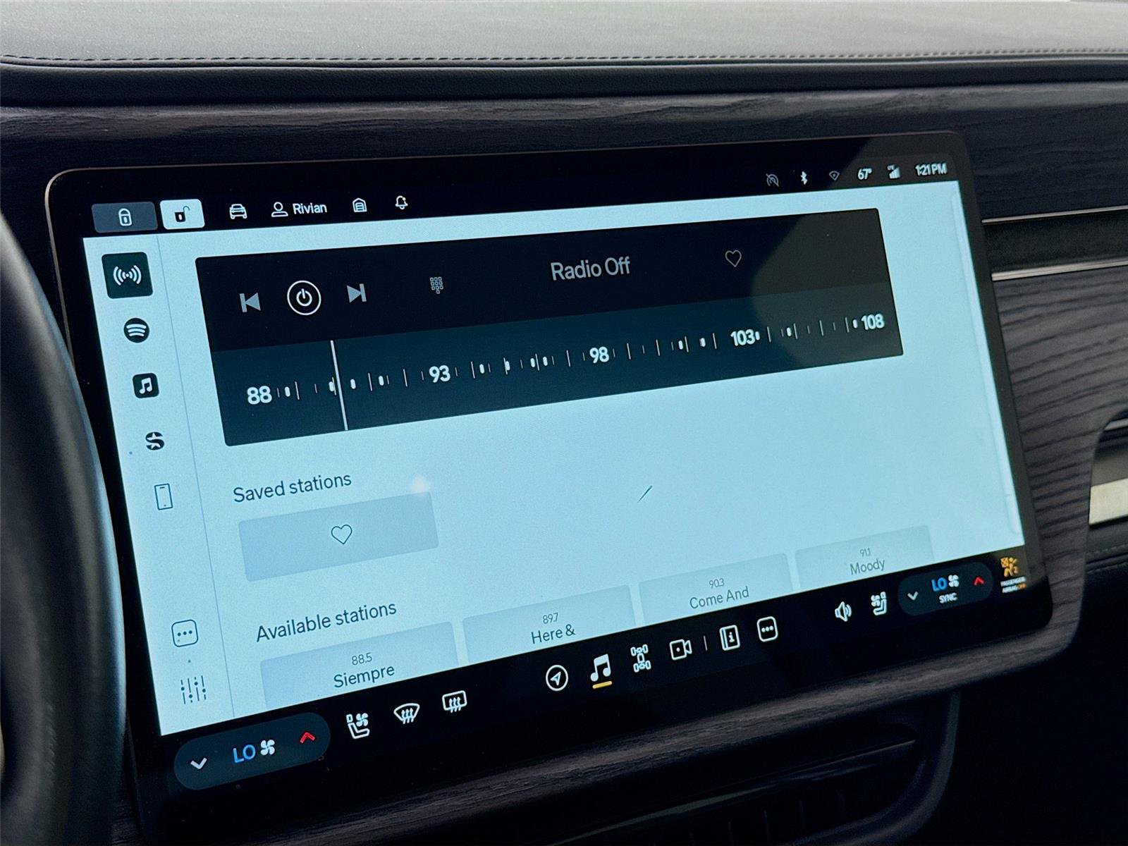 Used 2022 Rivian R1T Adventure image 11